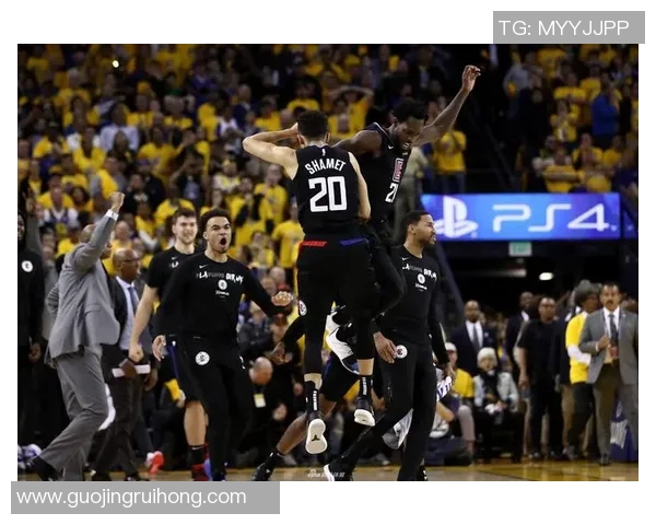 火箭队与骑士队激战正酣11月25日精彩对决引发球迷热议