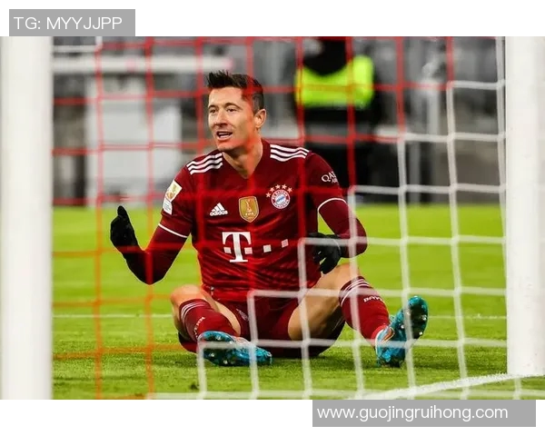 莱万背叛旧主引发拜仁球迷愤怒狂嘘称其忘恩负义