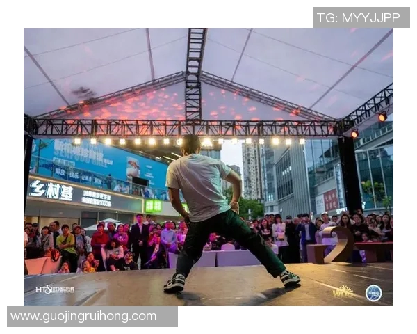 重庆攀岩队在世界街舞大赛中的灵活性表现引发热议与赞赏