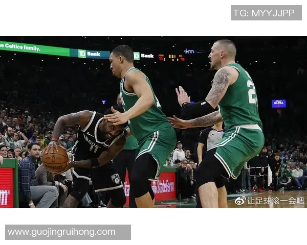 雄鹿与卡尔特人激战正酣NBA季后赛精彩对决引发球迷热议
