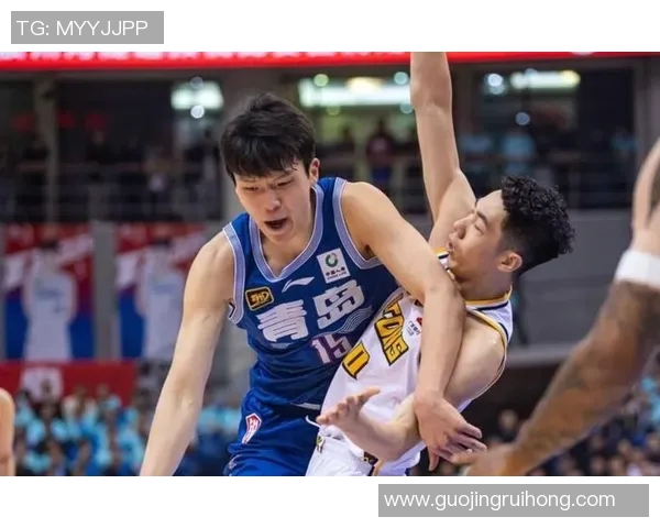 CBA青岛与浙江对决引发争议视频热议球迷观点各异分析比赛关键时刻