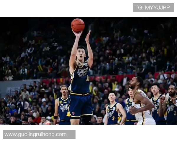 任骏飞在CBA赛场的崛起与挑战展现篮球运动员的拼搏精神与团队合作的重要性